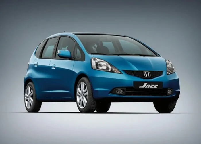 sewa-mobil-Jazz-bali